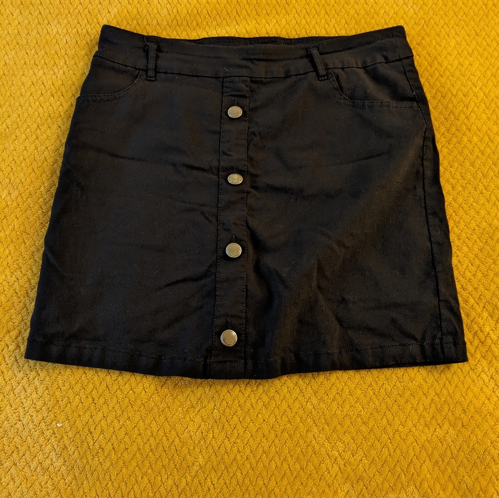BRIGGS black skirt with silver buttons size 8